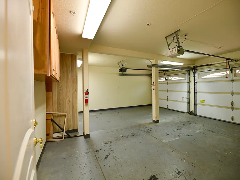 906 Glen Way — Photo 33