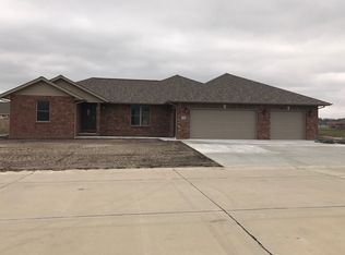 1156 Randy St, Breese, IL 62230