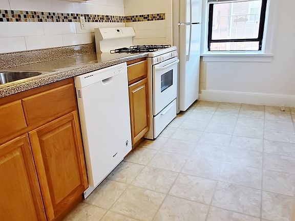 4th image of 25-41 32nd St #2CC