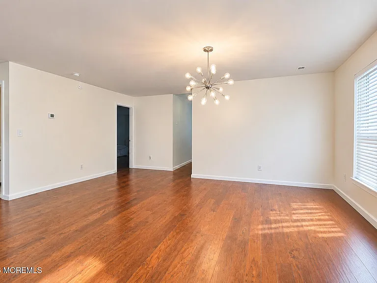 10 Madison Ct — Photo 5