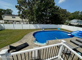 18 Branch Rd, Oakhurst, NJ 07755