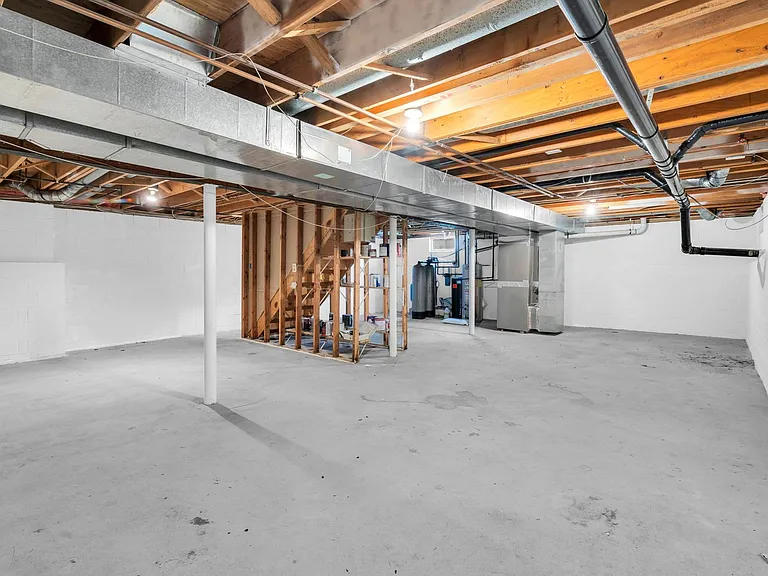 6 Marybeth Ct — Photo 41