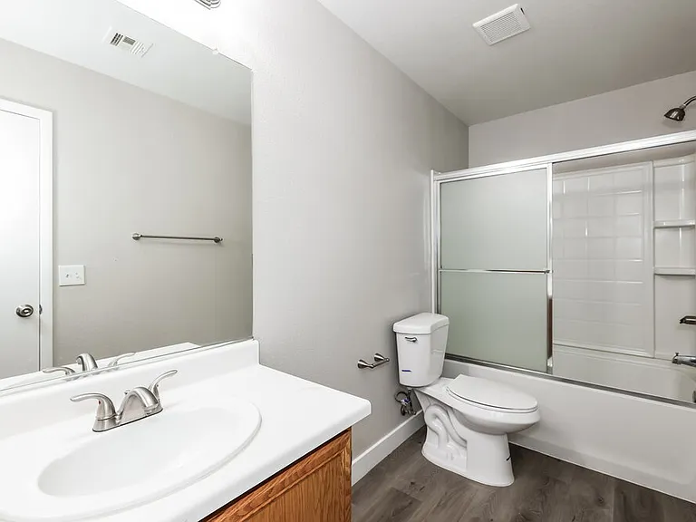 570 Swiss Cottage Ave — Photo 15