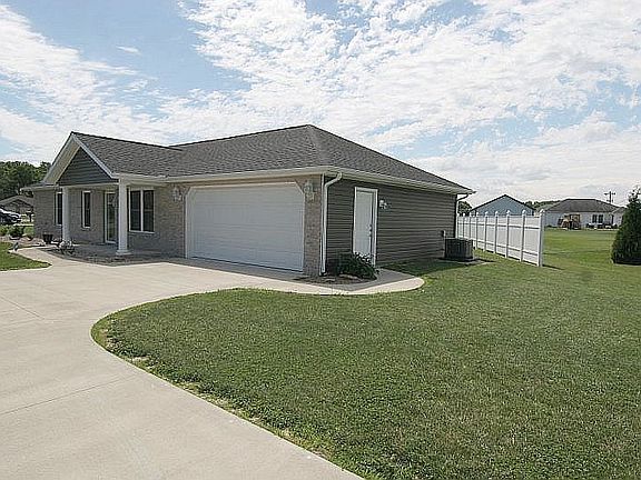 5th image of 1391 Thornhill Dr