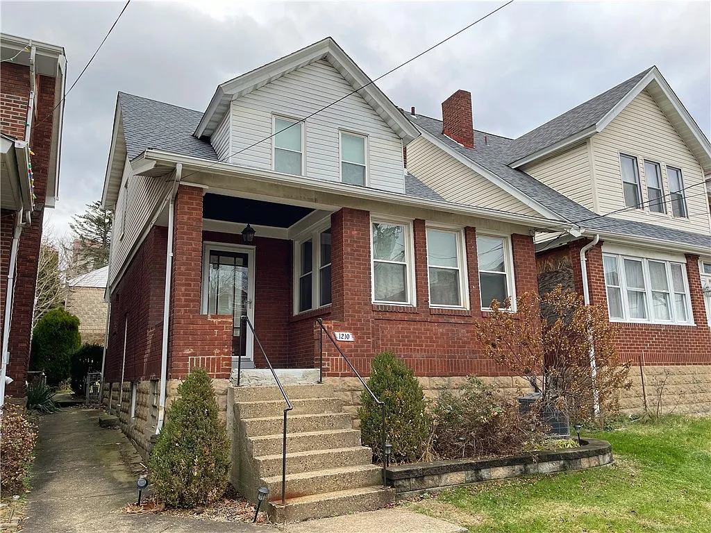 1210 Kelton Ave photo 1