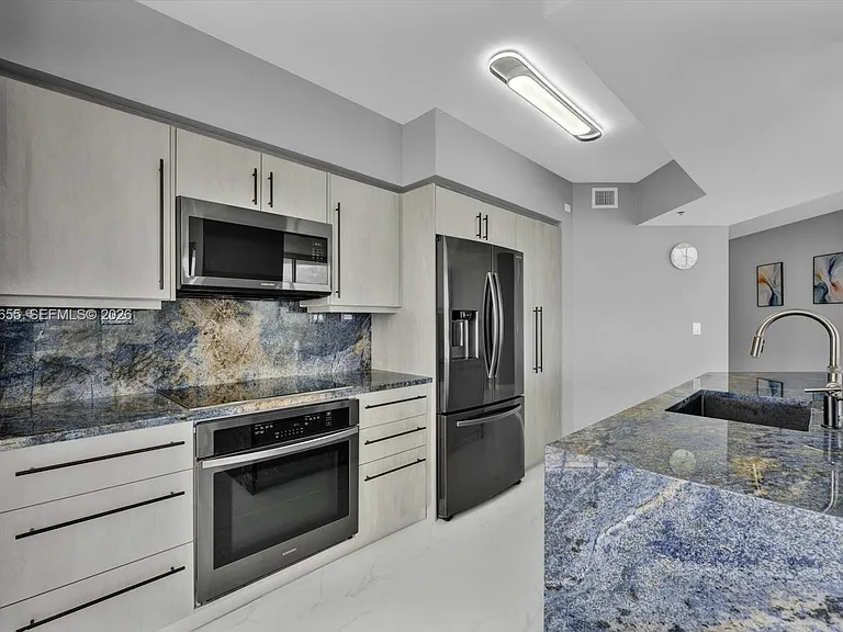 6365 Collins #3901 — Photo 18