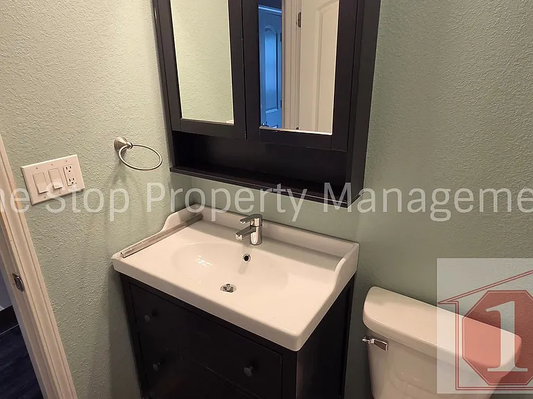 608 NE Florence Ave #A — Photo 19