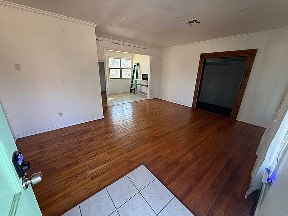 3rd image of 2756 Cambridge Ct