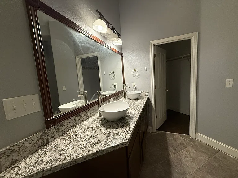 1126 E Pinehurst Ave — Photo 14