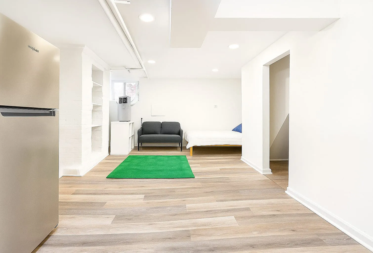 Studio, 1200 sqft, $1,000 — Photo 3
