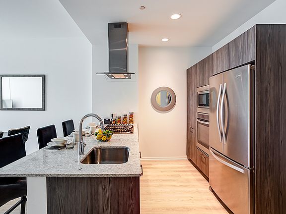 5th image of 220 E Illinois St APT 2707