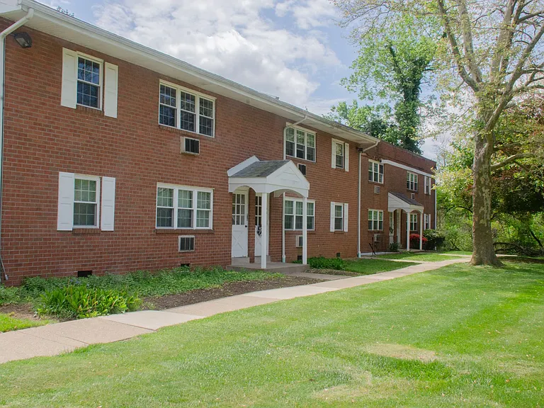 Valley Green Apartments — Photo 14