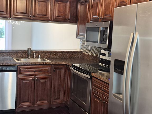 4th image of 8827 Willowwood Way