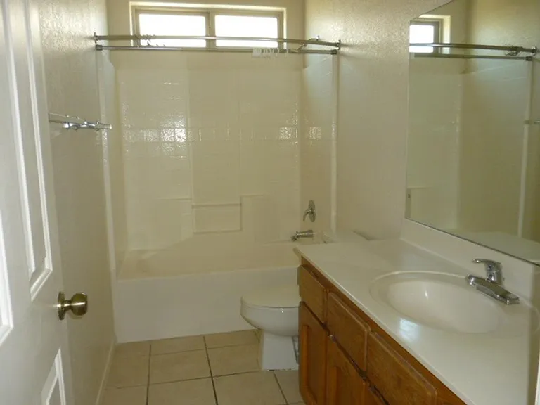 10684 E 39th Ln — Photo 7