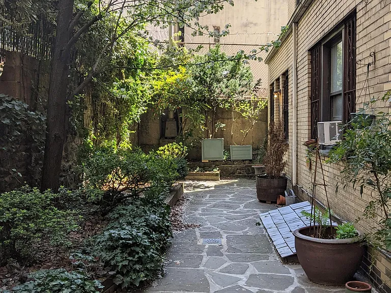 211 E 35th St #10G — Photo 9
