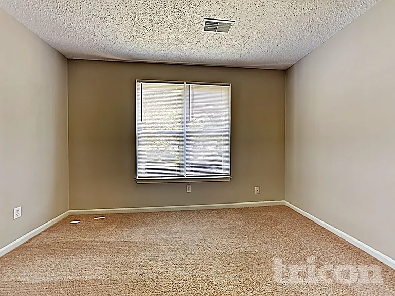 504 Lord Howe Rd — Photo 11