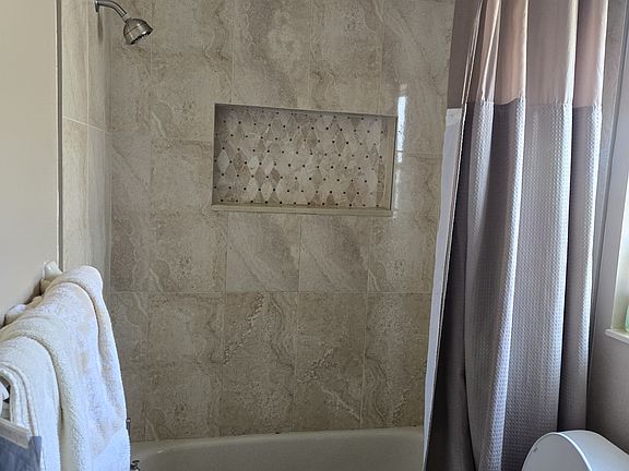 3rd image of 13523 Emeraldview Dr