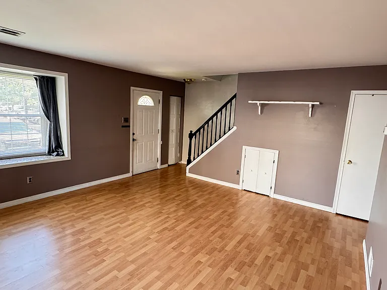 111 Reliance Cir — Photo 1