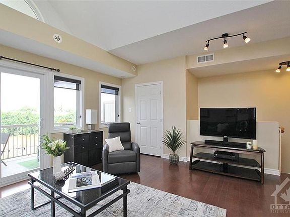 5th image of 137 Harthill Way #E