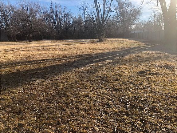 2nd image of 602 N Cedardale Dr