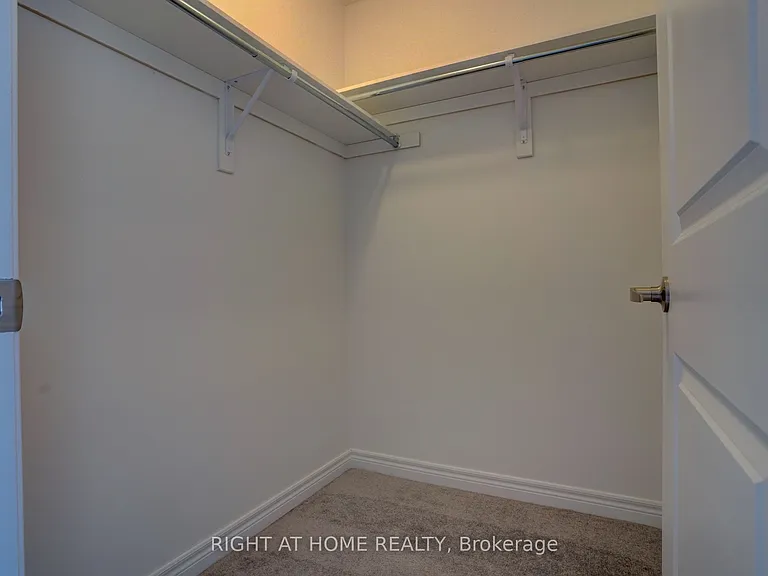 2038 Cameron Lott Cres — Photo 21