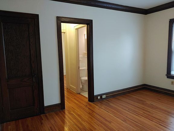 3rd image of 1435 W 31st St APT 304