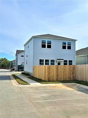 15110 Forum Ave Photo 1
