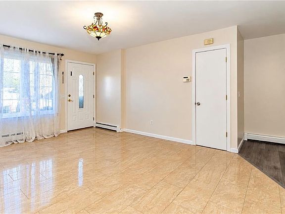 3rd image of 204 Richmond Hill Rd #13