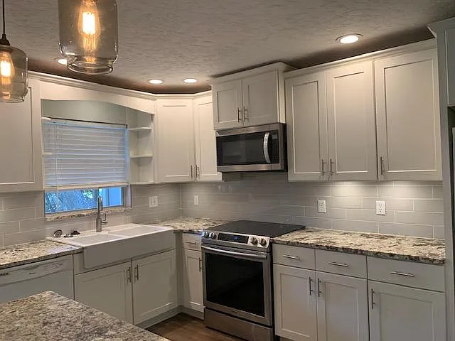 619 Desoto Ln — Photo 3