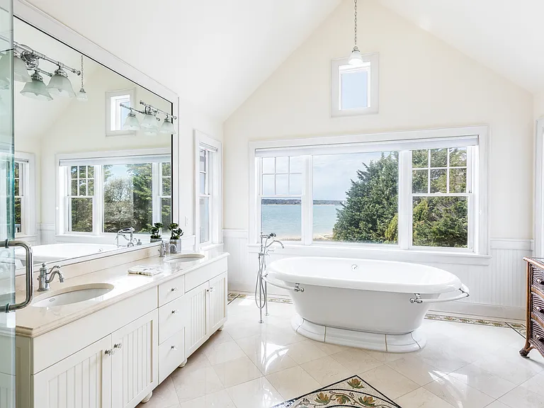 335 E Lake Dr — Photo 12