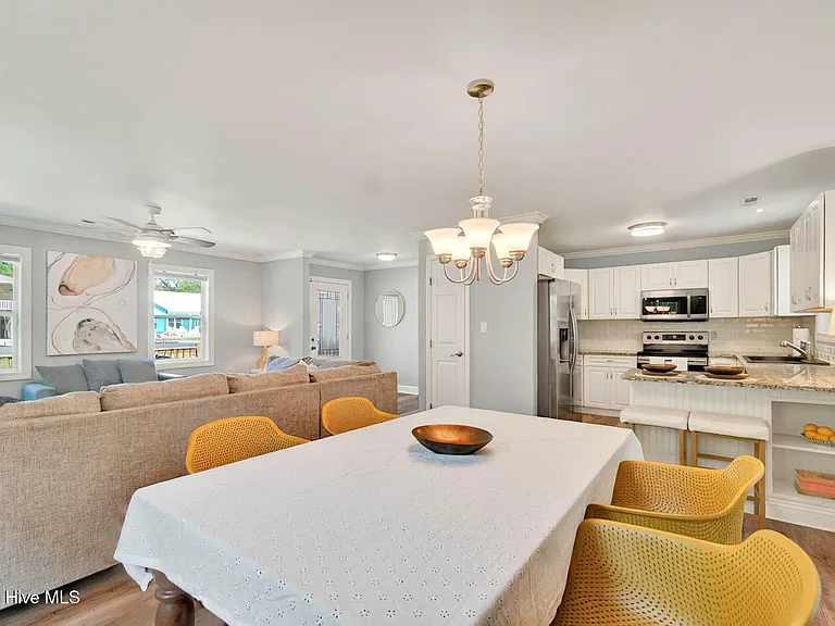 1950 Ocean View Dr SW — Photo 29