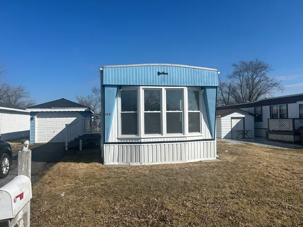 108 Flamingo Dr, Beecher, IL 60401