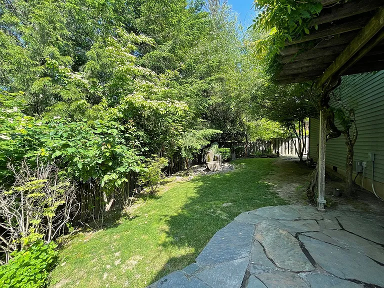 211 NW 110th Ave — Photo 47