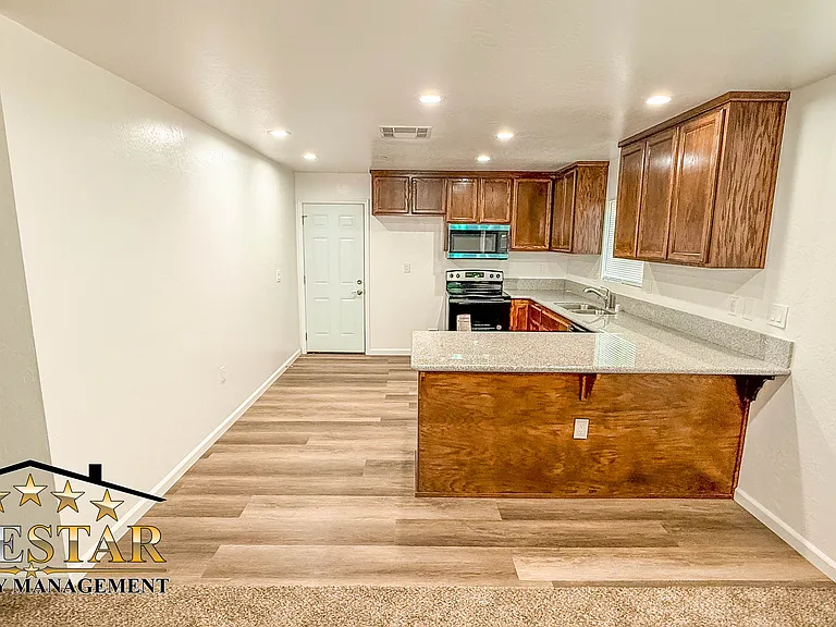 301 Decatur St #B — Photo 10