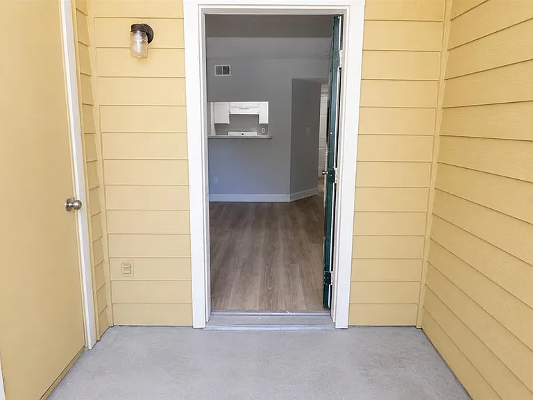 8758 Mallard Reserve Dr #101 — Photo 36