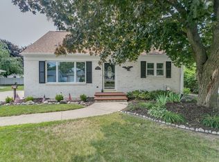 2615 N Owaissa St, Appleton, WI 54911