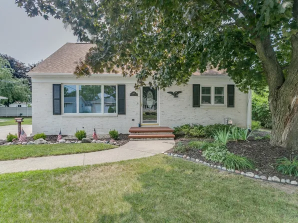 2615 N Owaissa St, Appleton, WI 54911