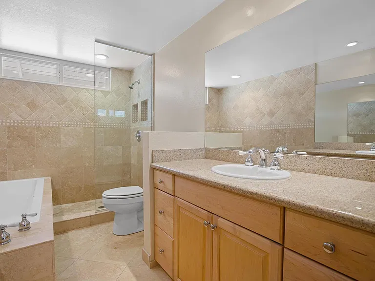 1672 Wellington Pl — Photo 22