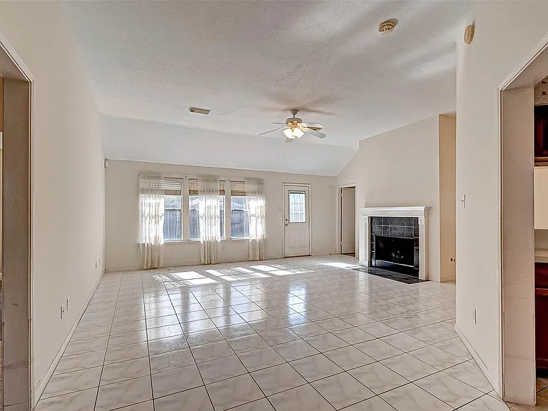 125 Barbetta Ct — Photo 13