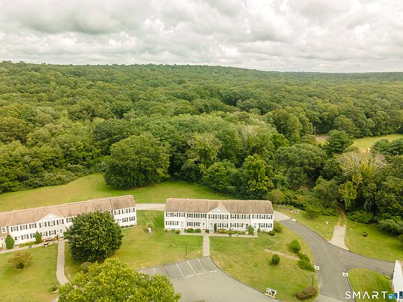 2nd image of 8 Lakeside Drive #L