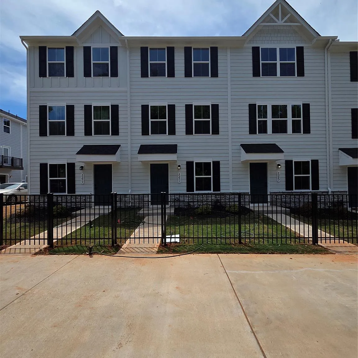 3 bed, 3.5 bath, 1500 sqft, $1,900 — Photo 1