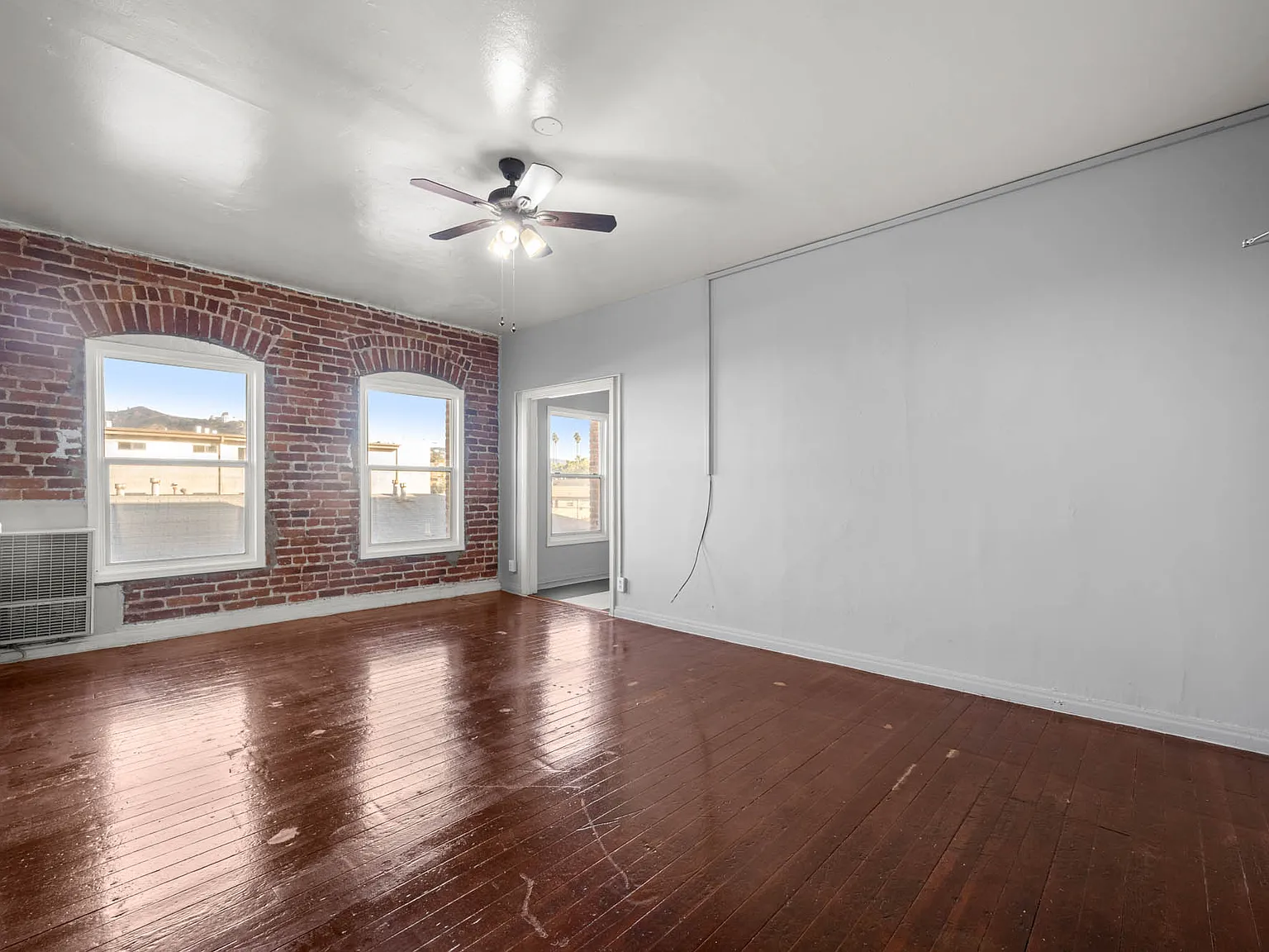 1516 N Hobart Blvd — Photo 1