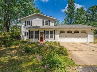 8784 River Valley Rd, Brighton, MI 48116