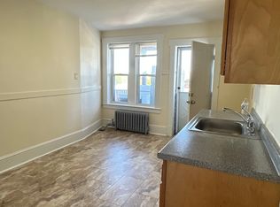 156 Oak St #4L, Holyoke, MA 01040