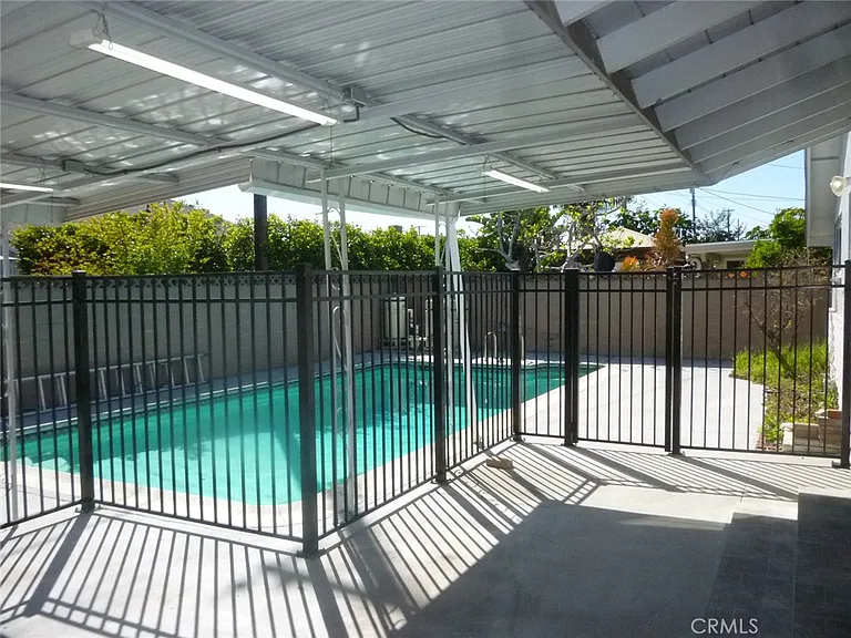 1432 W 172nd St — Photo 33
