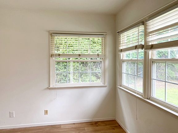 5th image of 4457 Oakwood Ave