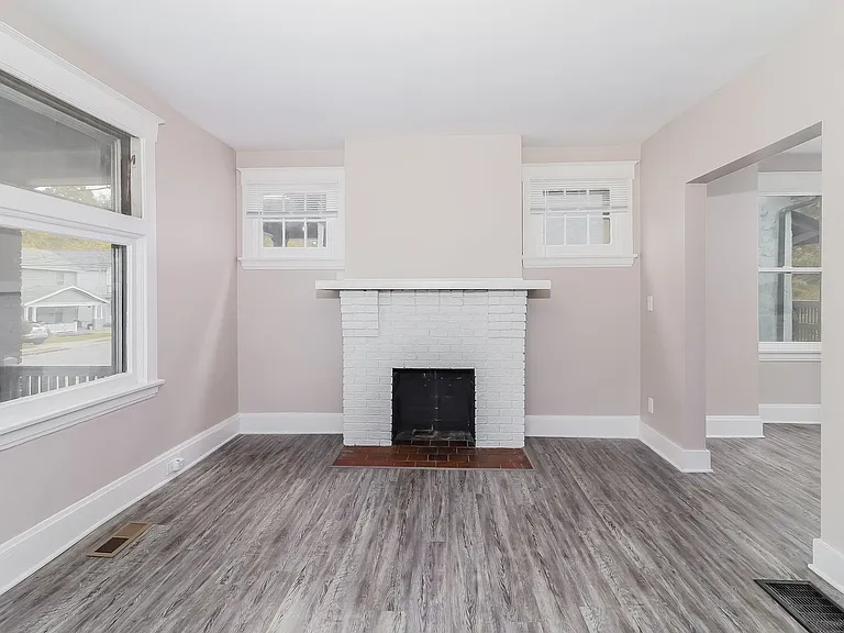 623687_022_living_room_13241346.jpg