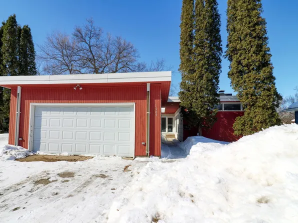 1707 6th St S, Moorhead, MN 56560