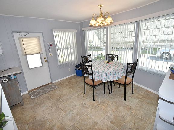 3rd image of 26 Beechwood Ln
