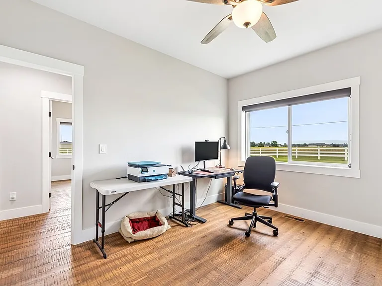 501 Wheatland Ln — Photo 11